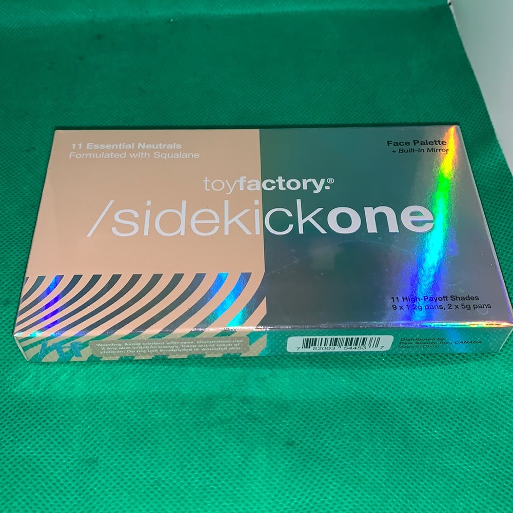 Toyfactory Face Palette + Built-In Mirror